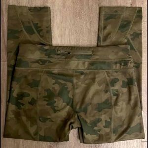 Sz6 Lulu Camo Capris